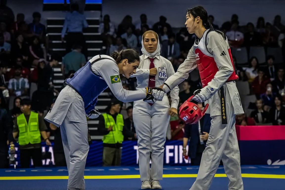 Maria Clara Pacheco وYu-Jin Kim بعد نهائي وزن −57 كغ للسيدات في موجو يوم 6 سبتمبر 2026.