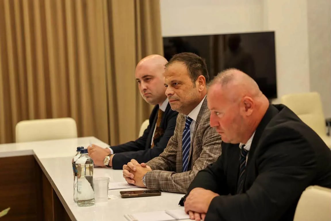 Gürcistan'ın 2027 Avrupa Gençler ve Olimpik sıklet tekvando şampiyonalarına ev sahipliği adaylığıyla ilgili temsilciler