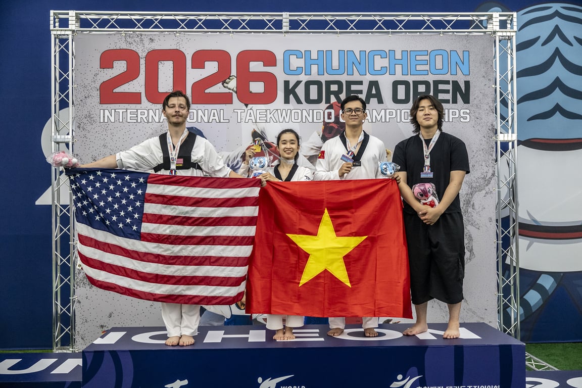 Medallists from the Under 35 Mixed division at the G1 Virtual Taekwondo competition in Chuncheon